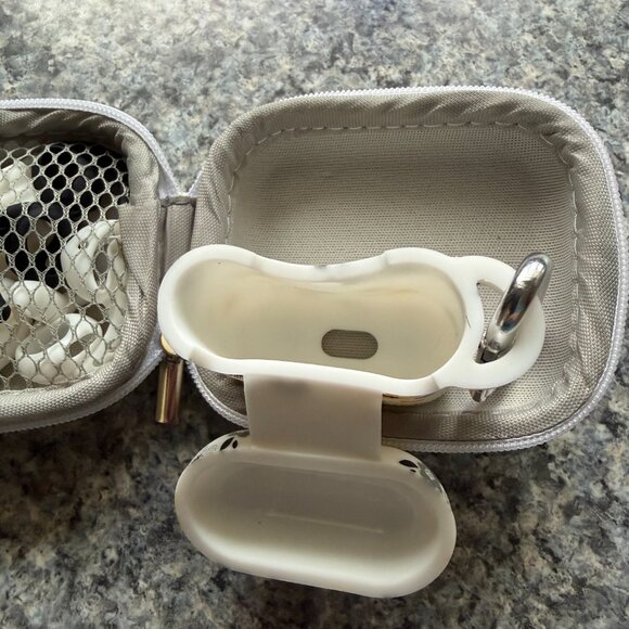 Dual matching iphone Airpods case Gen 2 - Picture 6 of 6